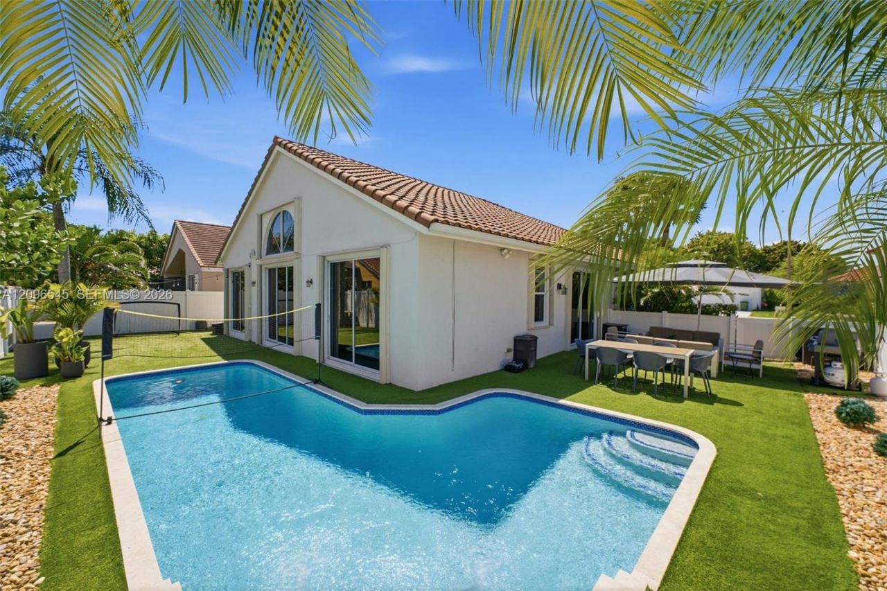 1391 NW 185th Ter , Pembroke Pines, FL 33029 Photo