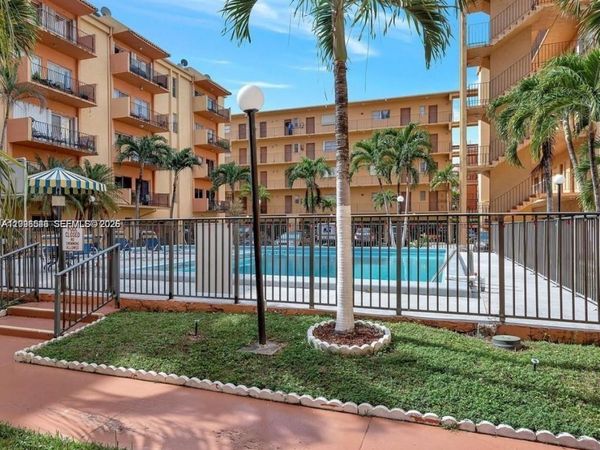 1900 W 54th St , Unit 307, Hialeah, FL 33012