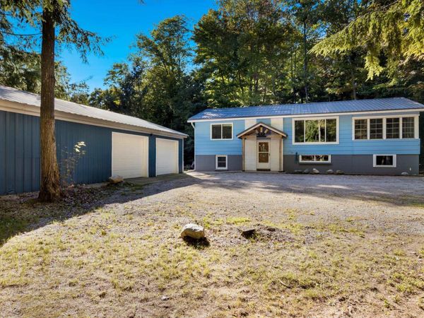 15603 Cherry Park Drive E, Northport, MI 49670