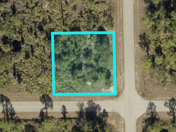 E 7th St , LEHIGH ACRES, FL 33972