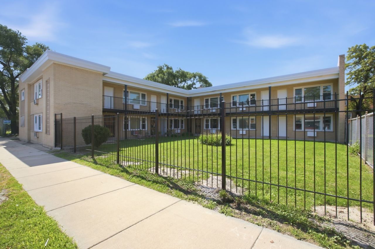 2537 E 83rd Street , Unit 206, Chicago, IL 60617 Main Photo