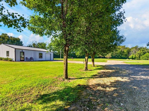 21093 Five Points Pike , Williamsport, OH 43164