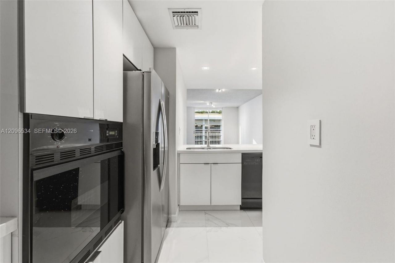 185 SE 14th Ter , Unit 1010, Miami, FL 33131 Photo