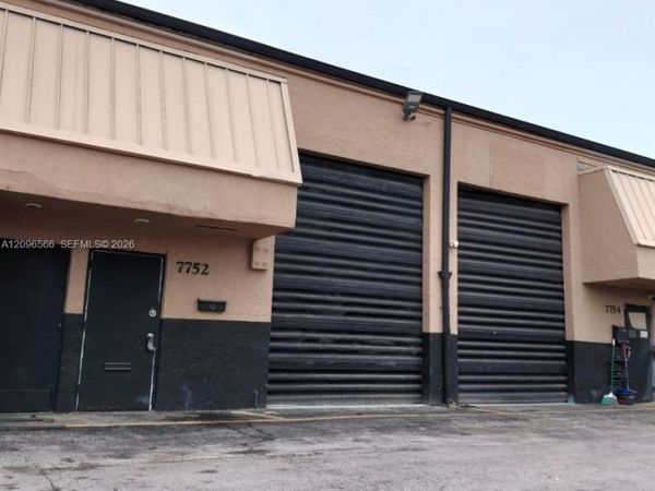 7752 NW 64th St , Miami, FL 33166