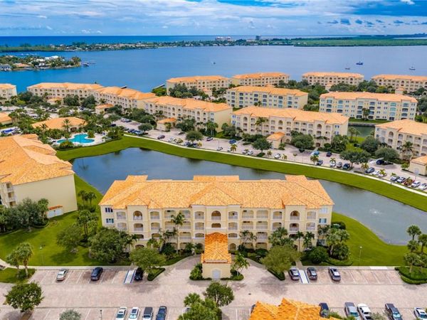 1 Harbour Isle Drive E, Unit 202, Fort Pierce, FL 34949