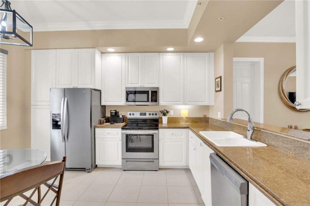 1 Harbour Isle Drive E, Unit 202, Fort Pierce, FL 34949 Photo