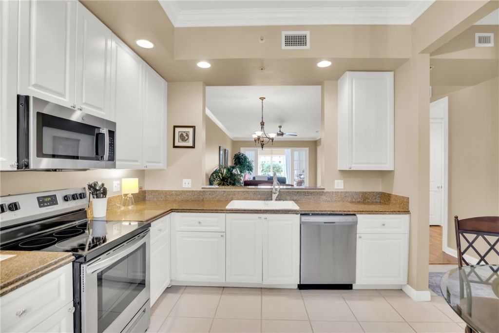 1 Harbour Isle Drive E, Unit 202, Fort Pierce, FL 34949 Photo