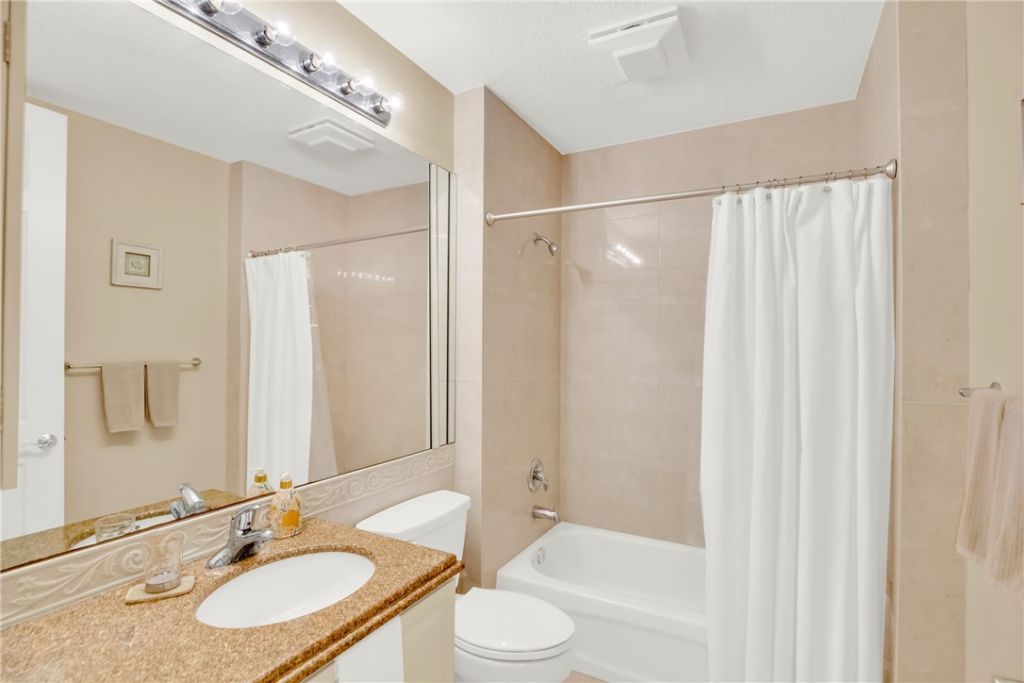 1 Harbour Isle Drive E, Unit 202, Fort Pierce, FL 34949 Photo