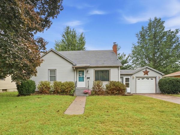 402 SW 7th Avenue , Aledo, IL 61231