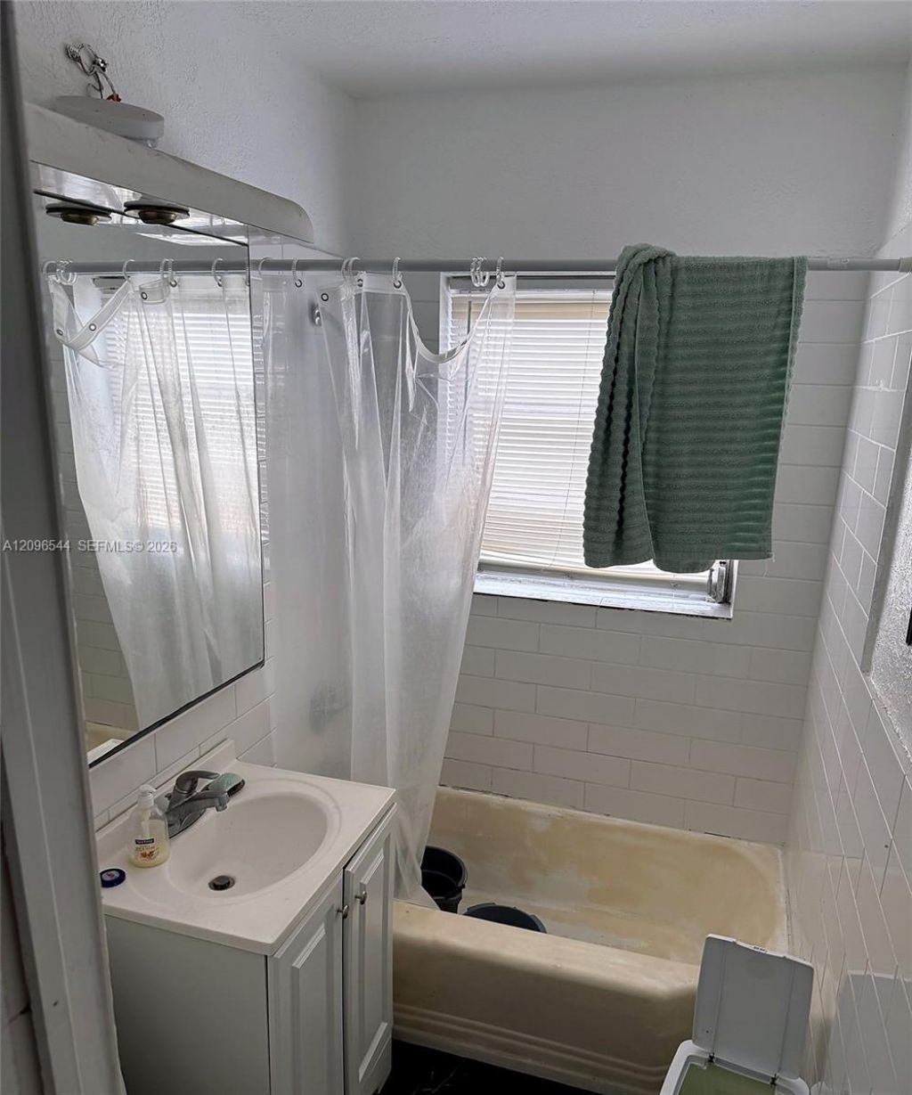 7712 Byron Ave, Unit 3, Miami Beach, FL 33141 Photo