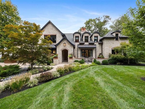 1353 Green Tree Lane, Glendale, MO 63122