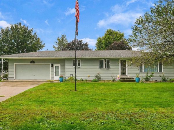 208 3Rd Street NE, State Center, IA 50247