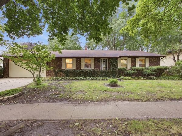 1300 N Lyle Avenue , Elgin, IL 60123