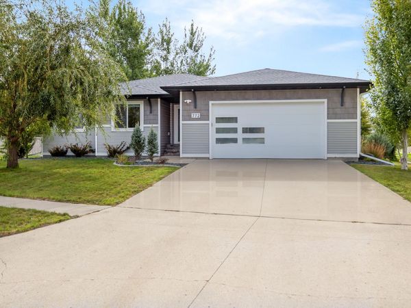 772 35th Avenue E, West Fargo, ND 58078