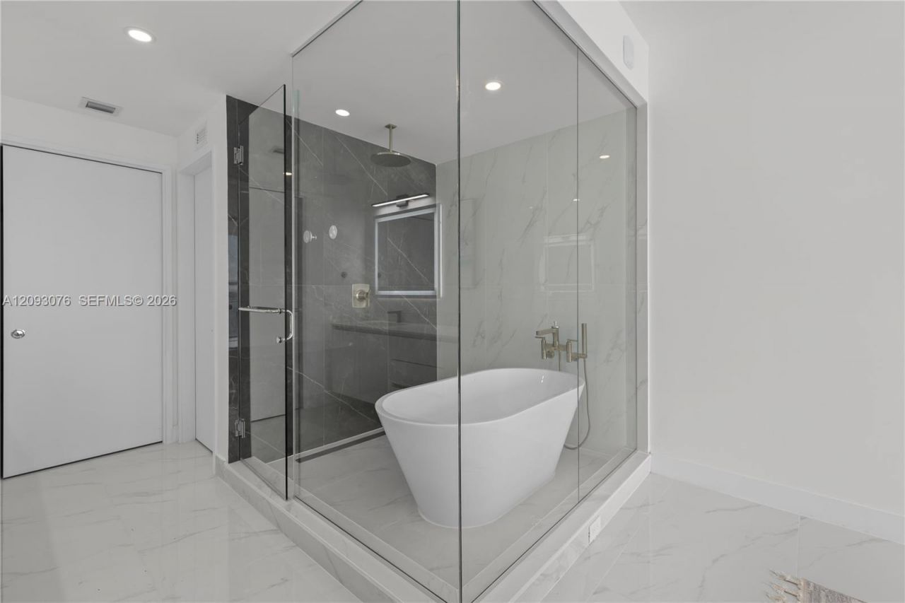 700 NE 24th St, Unit 2201, Miami, FL 33137 Photo