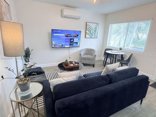 735 NE 15th St, Unit 4, Fort Lauderdale, FL 33304