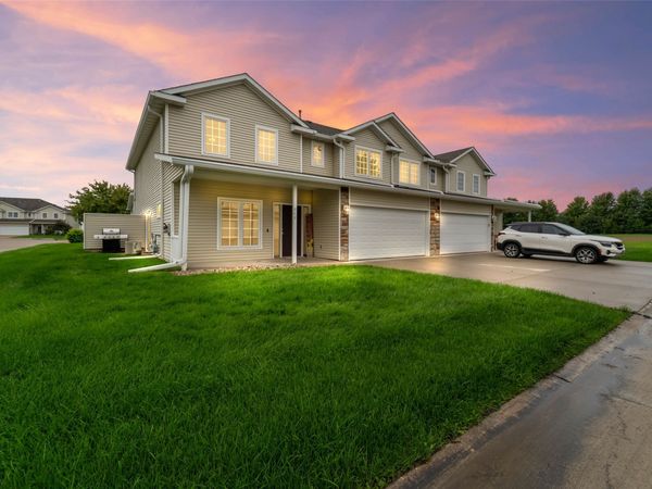 842 Red Hawk Way SE, Altoona, IA 50009