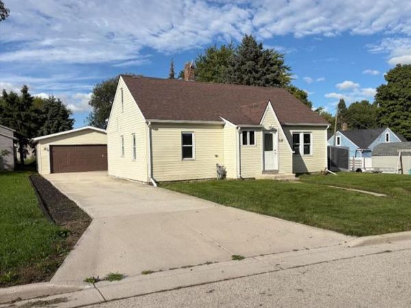 512 WALL STREET, Chilton, WI 53014