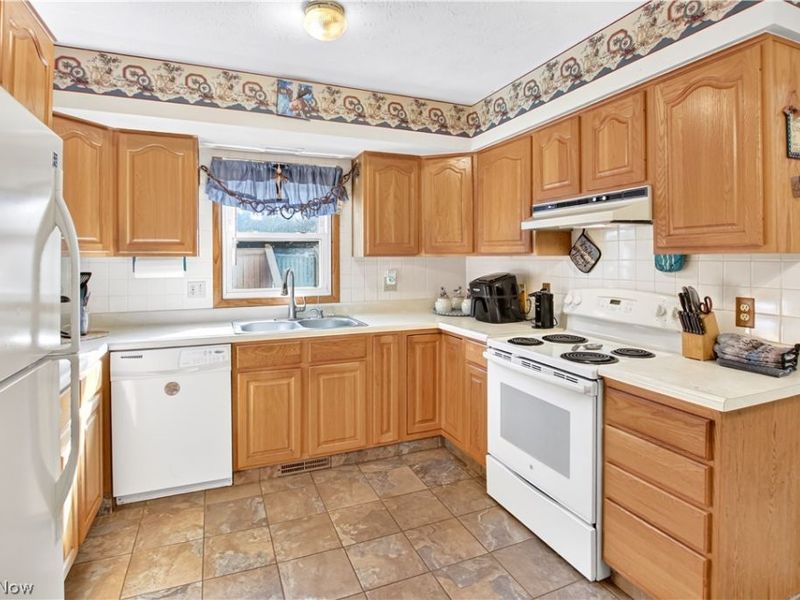 6005 Opal Street, North Ridgeville, OH 44039 Photo 5