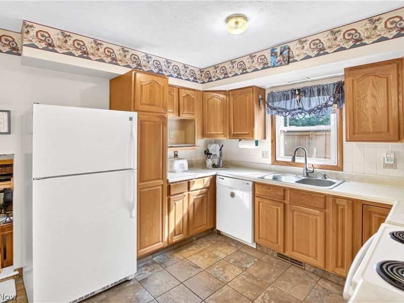 6005 Opal Street, North Ridgeville, OH 44039 Photo 7