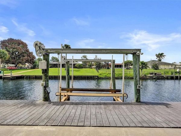464 NE Cornwall Avenue , Port St. Lucie, FL 34983