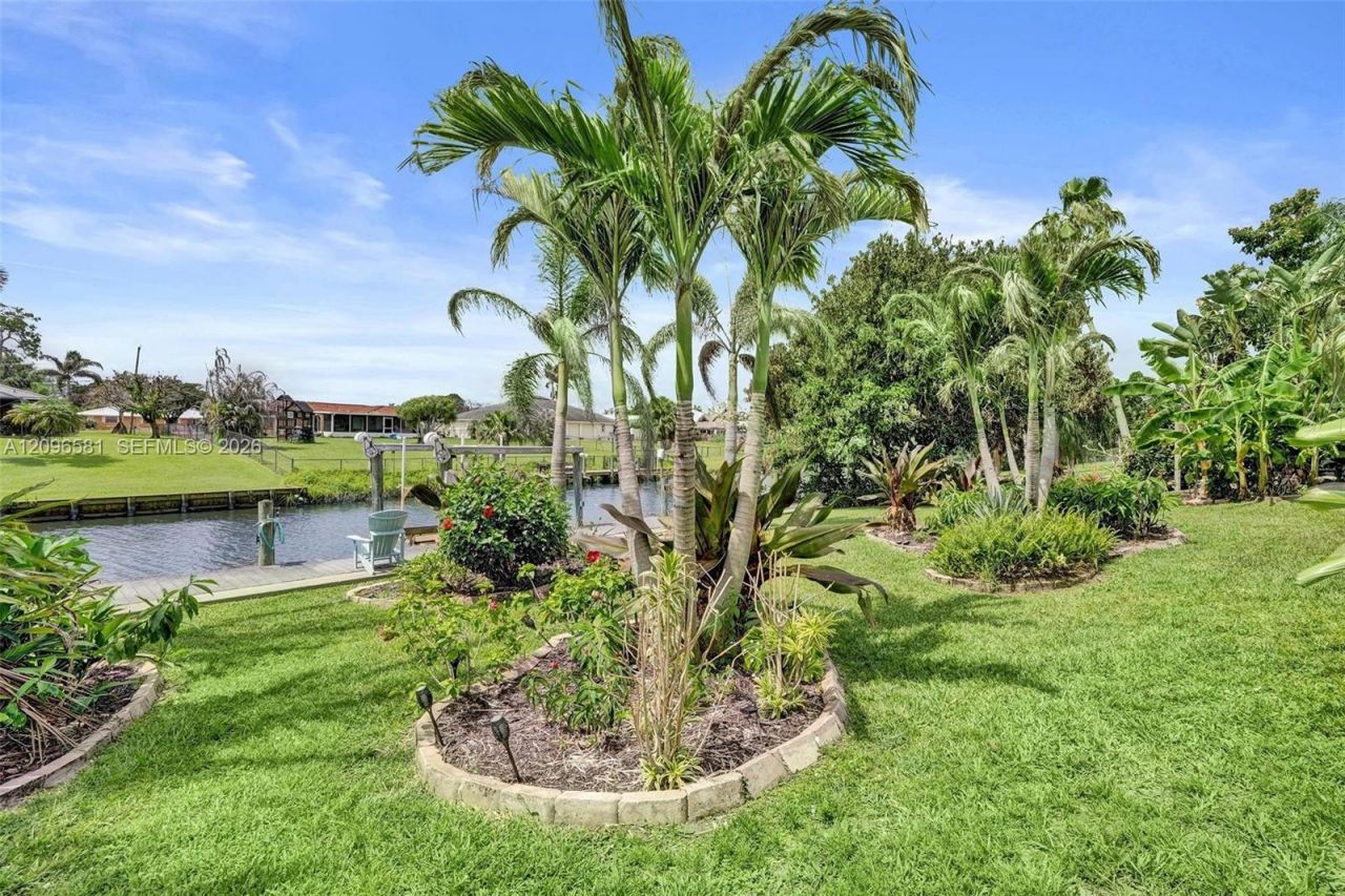464 NE Cornwall Avenue, Port Saint Lucie, FL 34983 Photo