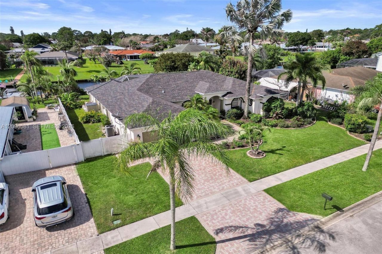 464 NE Cornwall Avenue, Port Saint Lucie, FL 34983 Photo