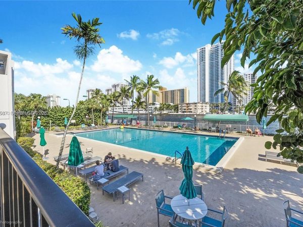 1000 Parkview Dr , Unit 501, Hallandale Beach, FL 33009