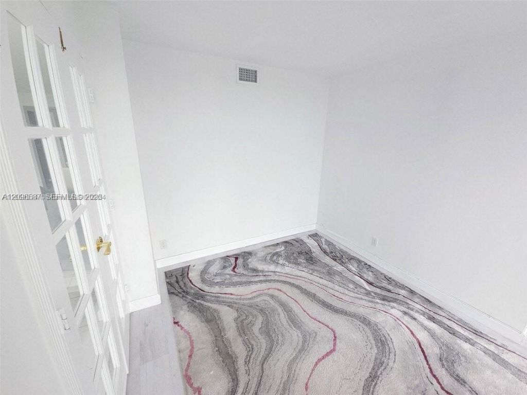 1000 Parkview Dr, Unit 501, Hallandale Beach, FL 33009 Photo
