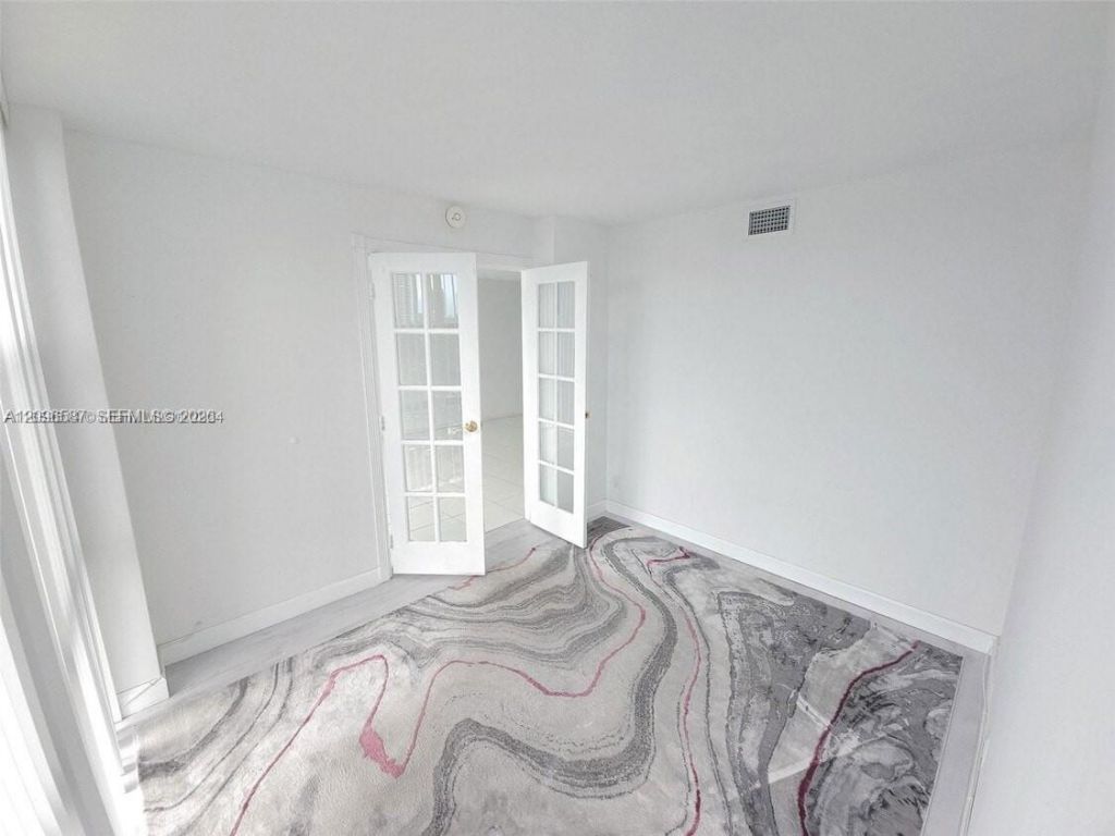 1000 Parkview Dr, Unit 501, Hallandale Beach, FL 33009 Photo