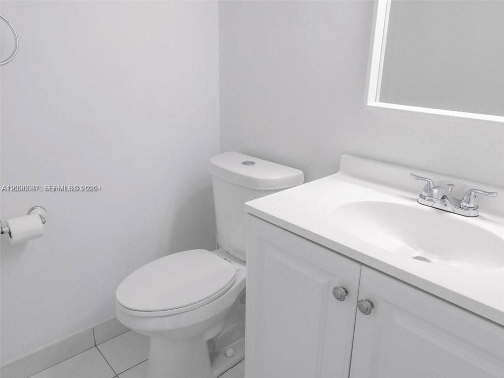 1000 Parkview Dr, Unit 501, Hallandale Beach, FL 33009 Photo