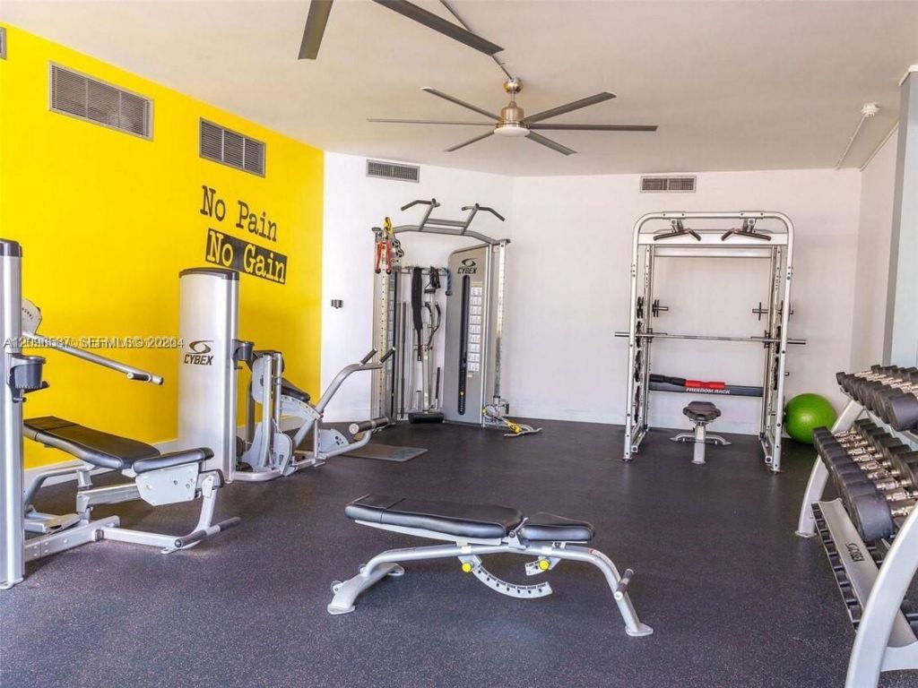 1000 Parkview Dr, Unit 501, Hallandale Beach, FL 33009 Photo