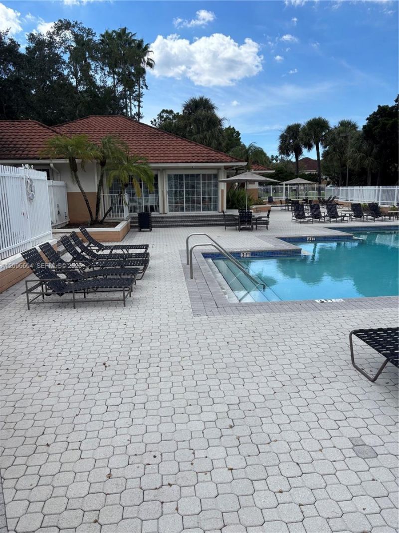704 NW 92nd Ave, Unit 704, Plantation, FL 33324 Photo