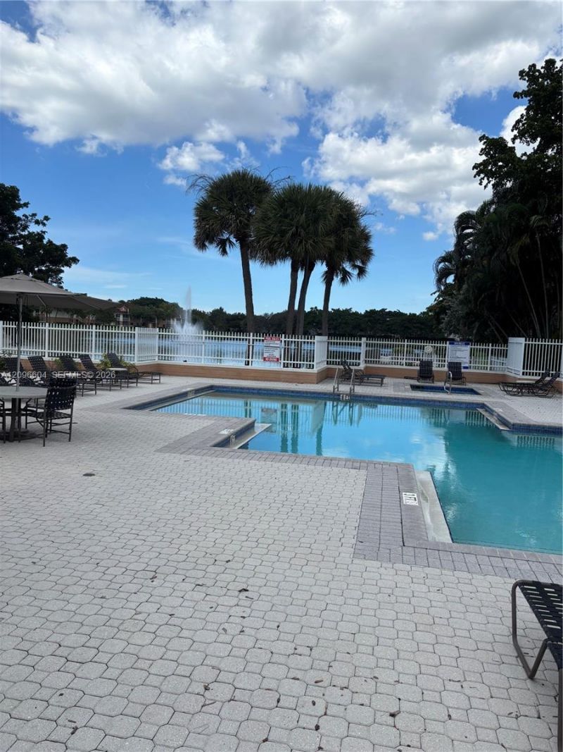 704 NW 92nd Ave, Unit 704, Plantation, FL 33324 Photo