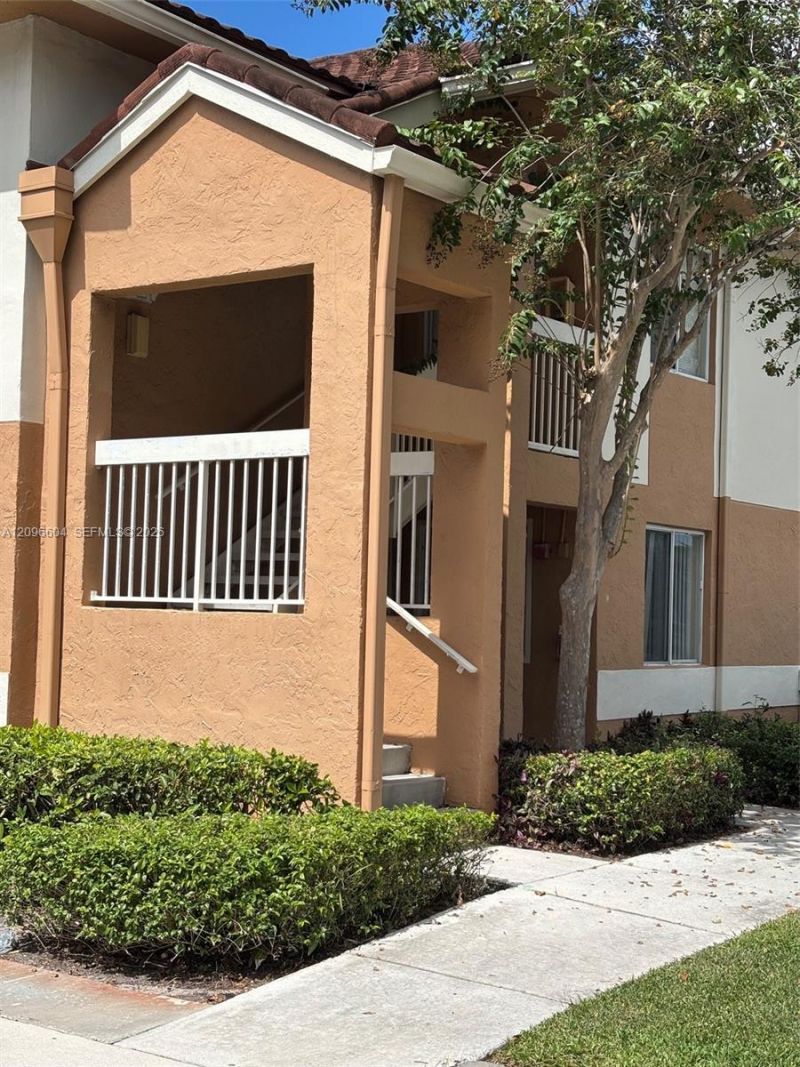 704 NW 92nd Ave, Unit 704, Plantation, FL 33324 Photo