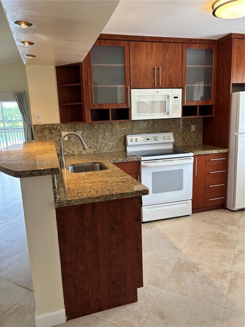 704 NW 92nd Ave, Unit 704, Plantation, FL 33324 Photo
