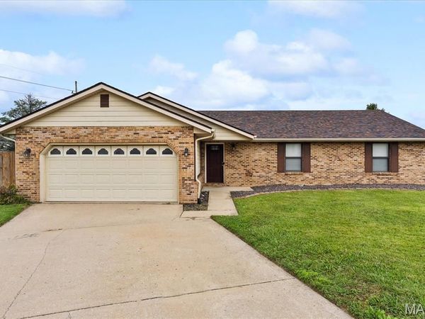 737 Deerfield Drive , Swansea, IL 62226
