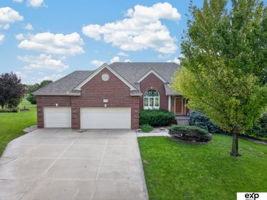 17403 Laquinta Circle, Omaha, NE 68136