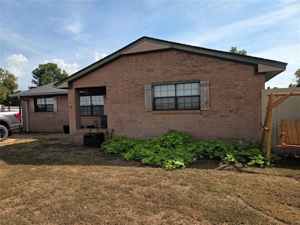 124 E Gardner Street, Pauls Valley, OK 73075
