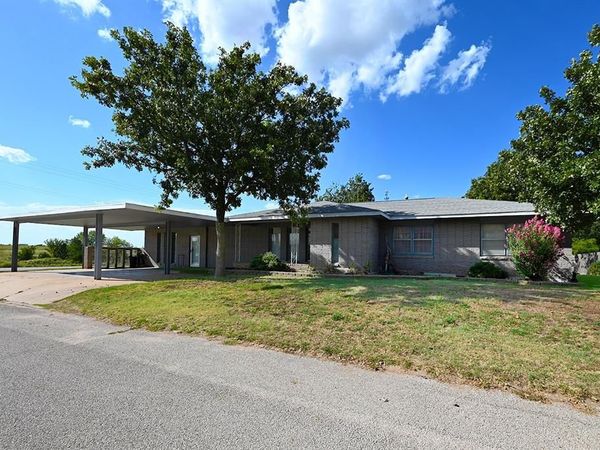 17 Hillcrest Street, Perry, OK 73077