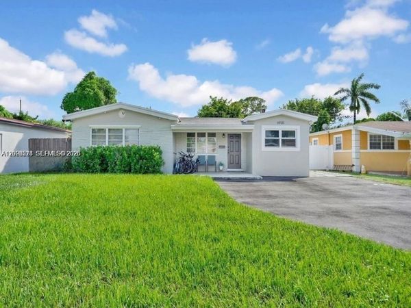 6930 SW 12th St , Pembroke Pines, FL 33023