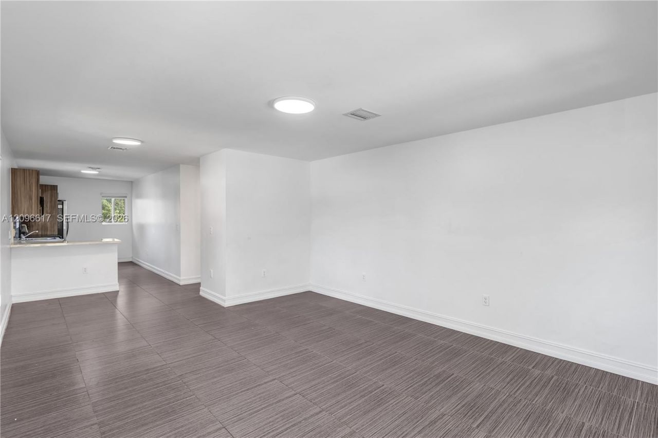 2132 NW 47th St , Miami, FL 33142 Photo