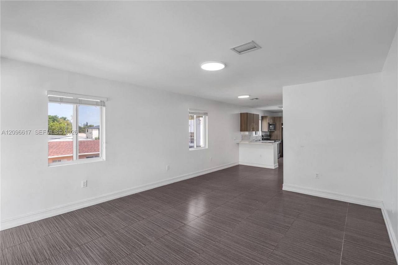 2132 NW 47th St , Miami, FL 33142 Photo