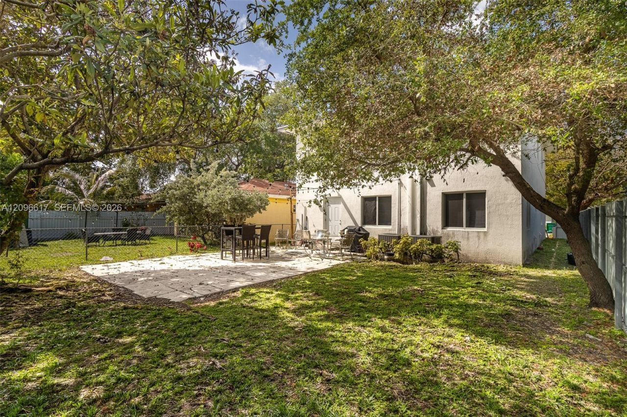 2132 NW 47th St , Miami, FL 33142 Photo