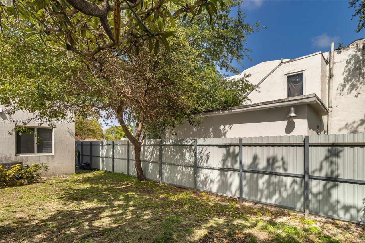 2132 NW 47th St , Miami, FL 33142 Photo