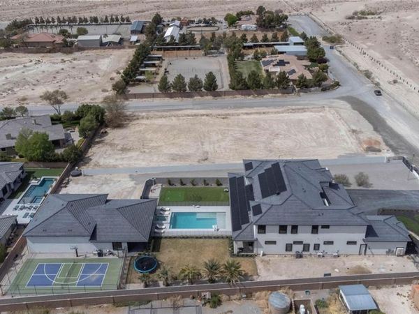 6265 Iron Mountain Road , Las Vegas, NV 89131
