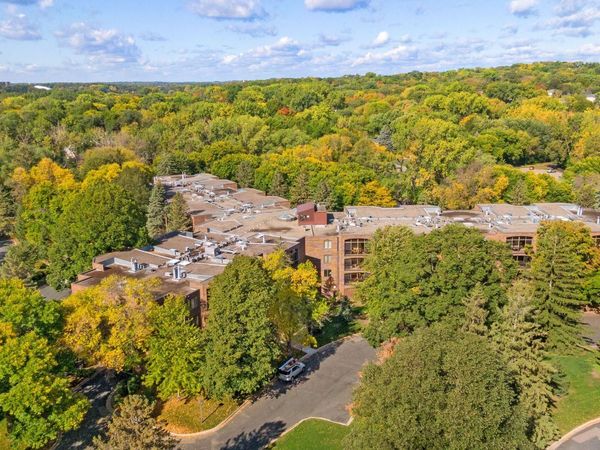 5601 Dewey Hill Road, Unit 210, Edina, MN 55439