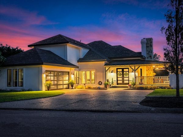 509 Oakland Hills Ln, Kerrville, TX 78028