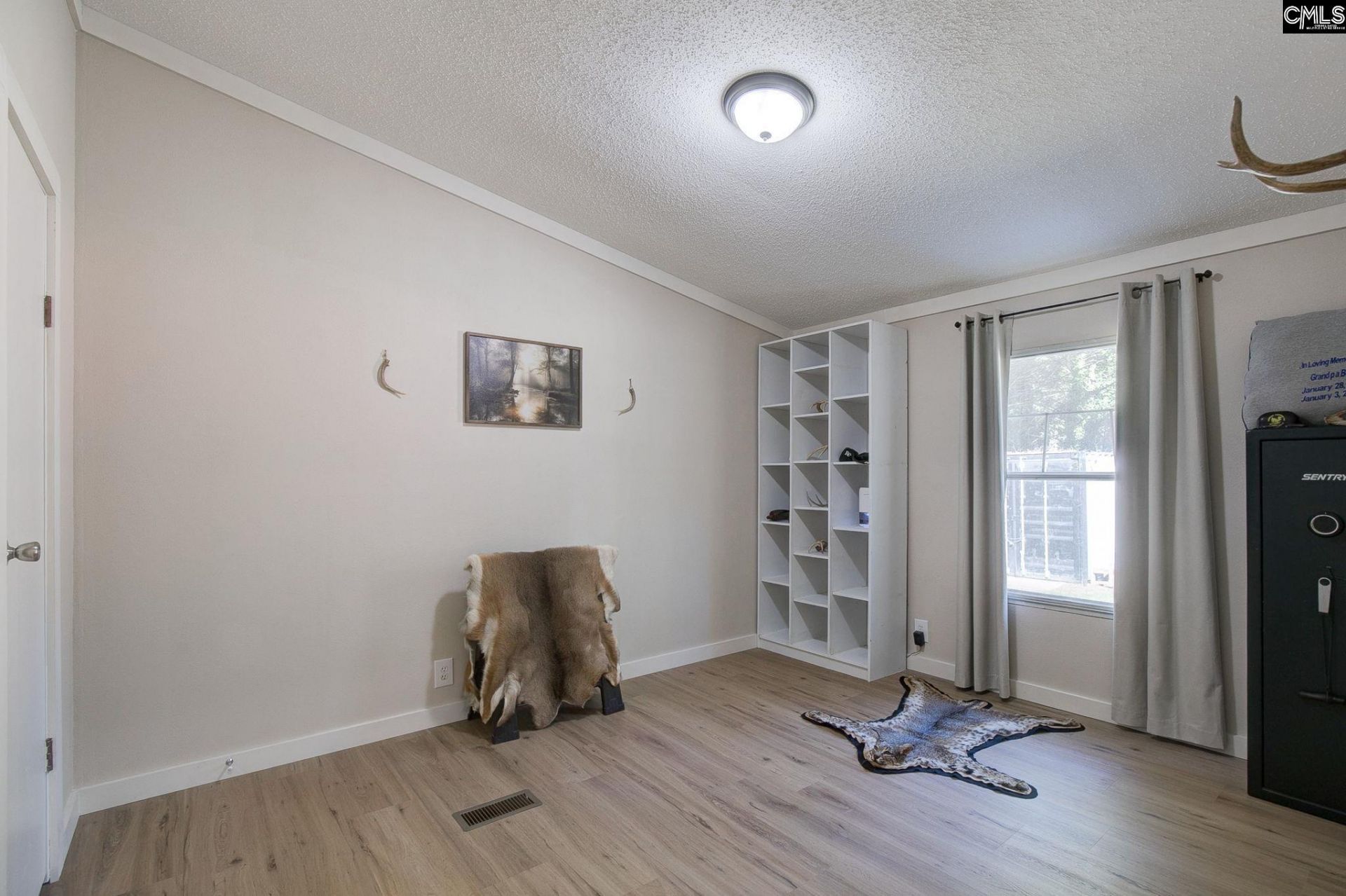 209 College Street W Photo 24