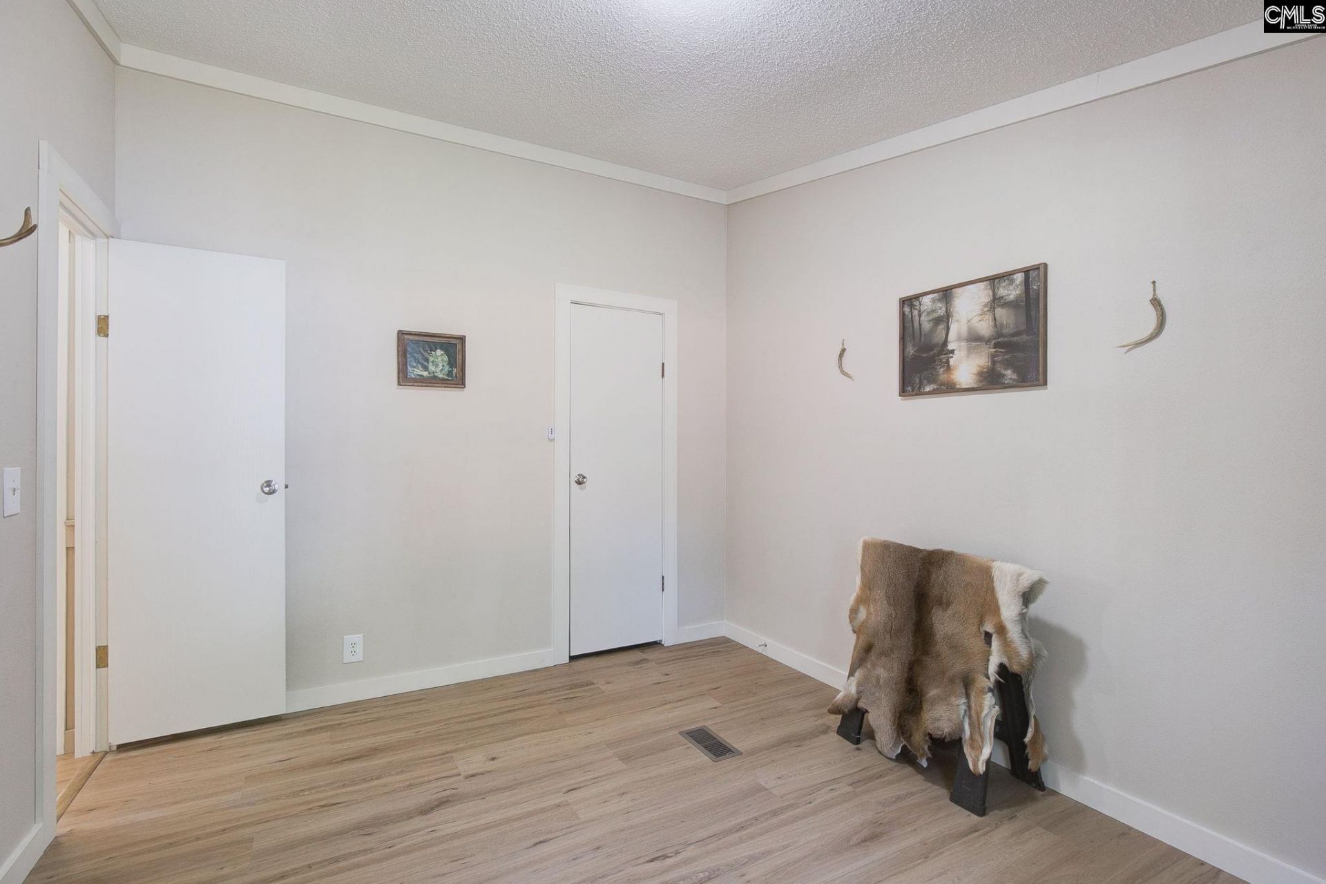209 College Street W Photo 25